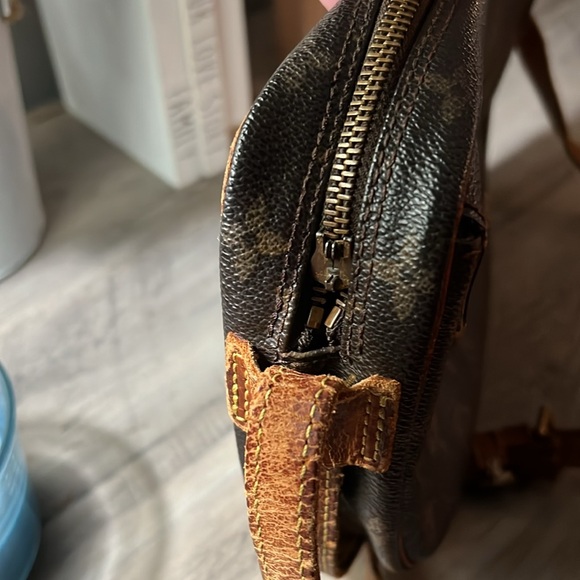 Vintage Louis Vuitton Crossbody (needs repairs) - Picture 4 of 16